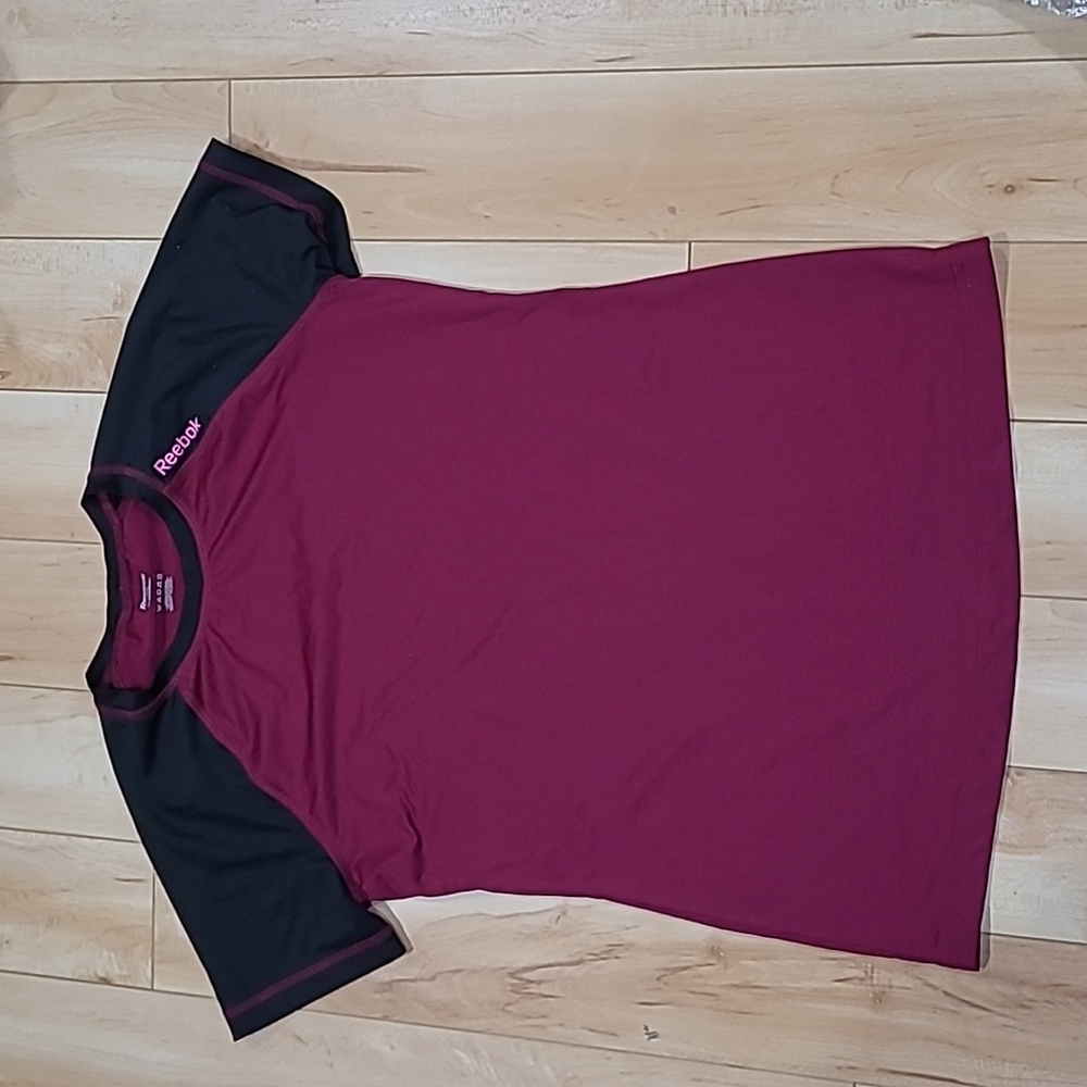 Reebok women's size medium shirt